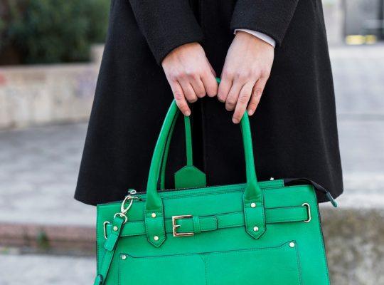 Elegant Women’s Designer Handbags – Up to 50% Off!