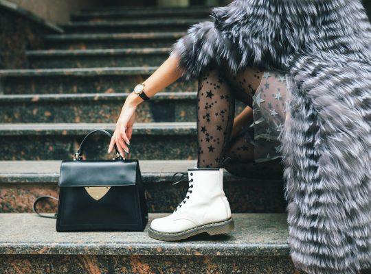 Elegant Women’s Designer Handbags – Up to 50% Off!