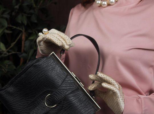 Elegant Women’s Designer Handbags – Up to 50% Off!