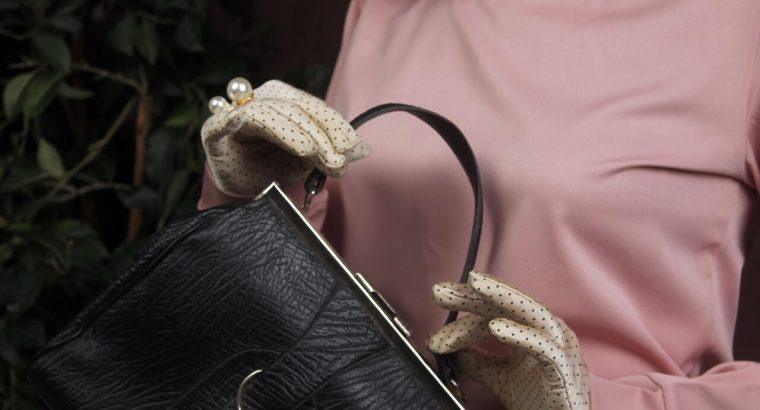 Elegant Women’s Designer Handbags – Up to 50% Off!